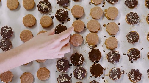 Výroba cukroví - video